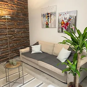https://apartment-alfonzetti-5-min-walk-to-central-train-and.sicilyhotelsitaly.net