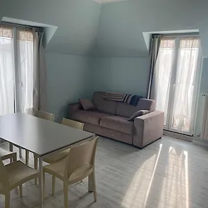 https://la-magnolia-apartaments-iv.it-lombardy.com